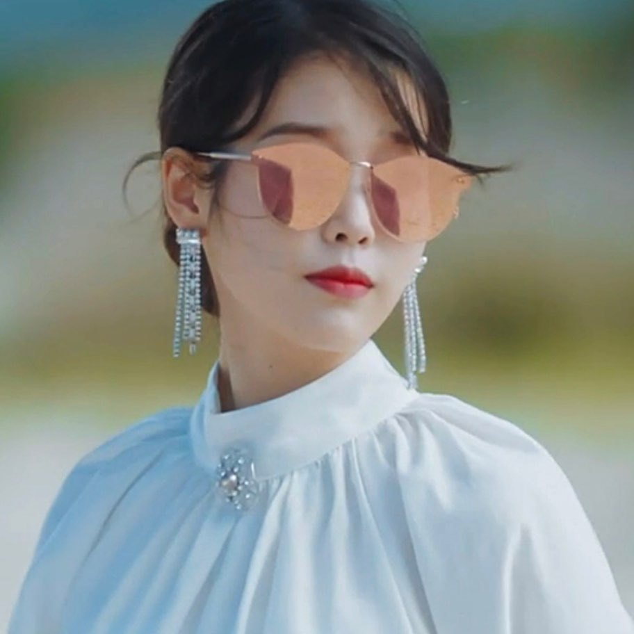 2020新款太阳镜炫彩猫眼眼镜挂链韩版女士小脸iu同款墨镜批发