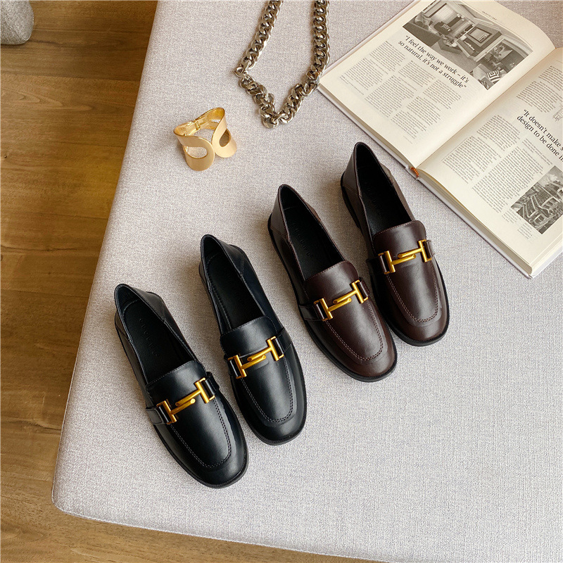 单鞋女2020年新款秋冬金属扣装饰圆头平底平跟英伦风小皮鞋