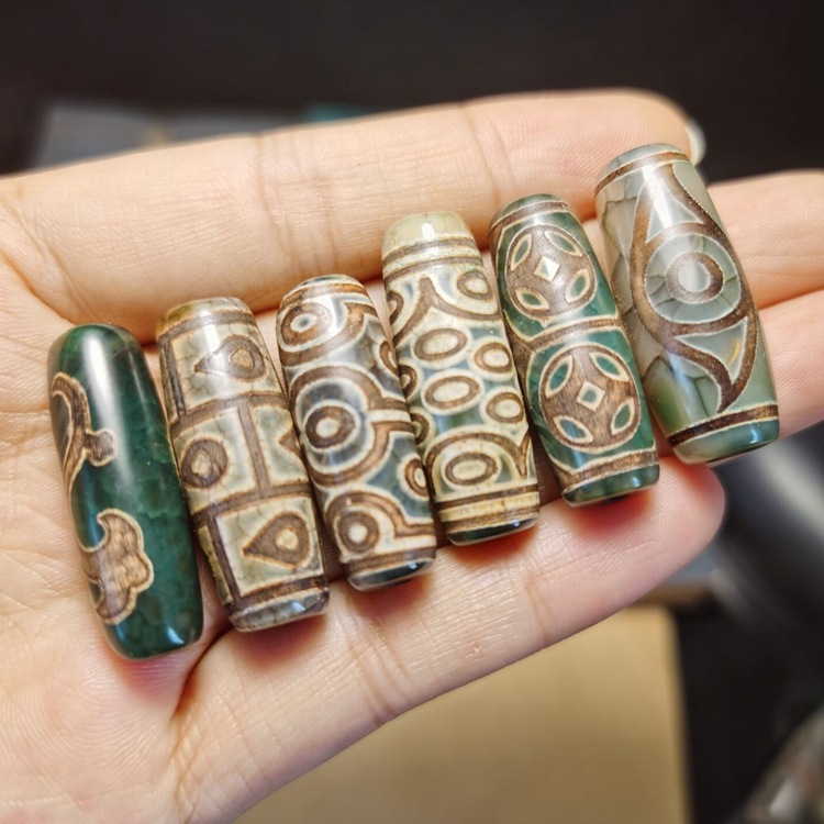 Tibet Antique Dragon Scale Texture Emerald Green Dzi Bead Pendant Old Agate Distressed Leash Pendant Diy Accessories Wholesale