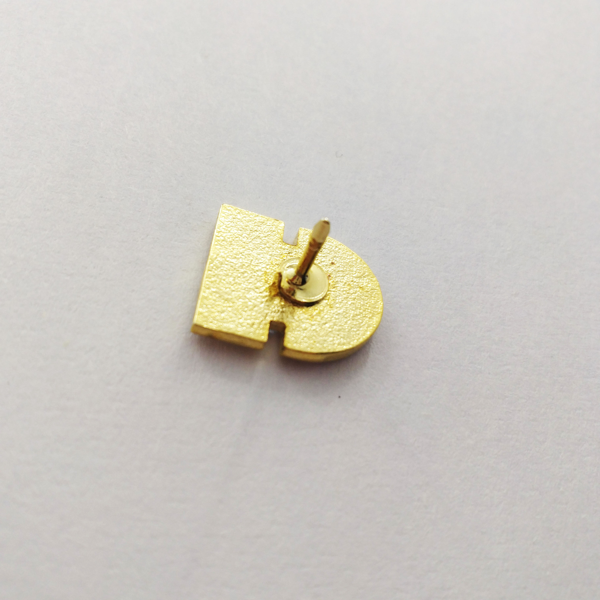 tfh041 产品名称:金属徽章 产品材料:锌合金,表面电镀抛光处理,背面带