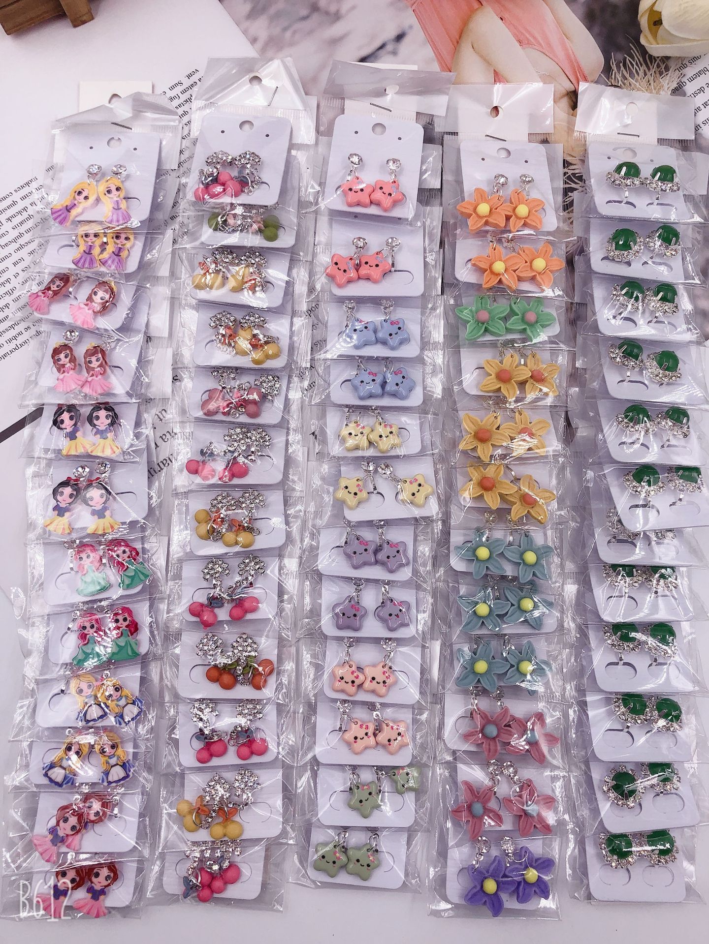 children‘s ear clip non-piercing eardrops pseudo earrings stall 2 yuan store ornament supply