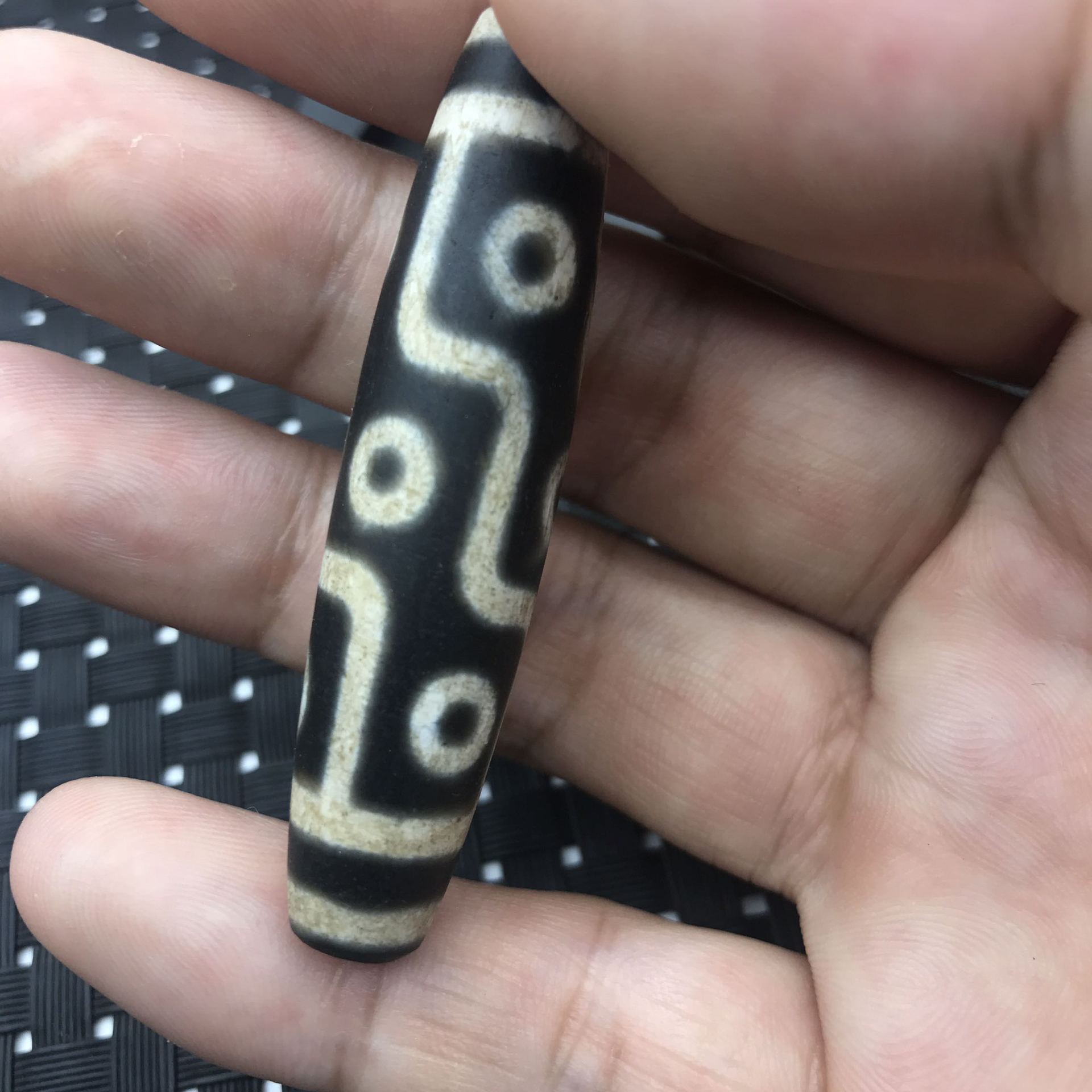 供应珠宝西藏老矿玛瑙玉髓天珠马蹄纹九眼天珠藏式佛珠吊坠批发