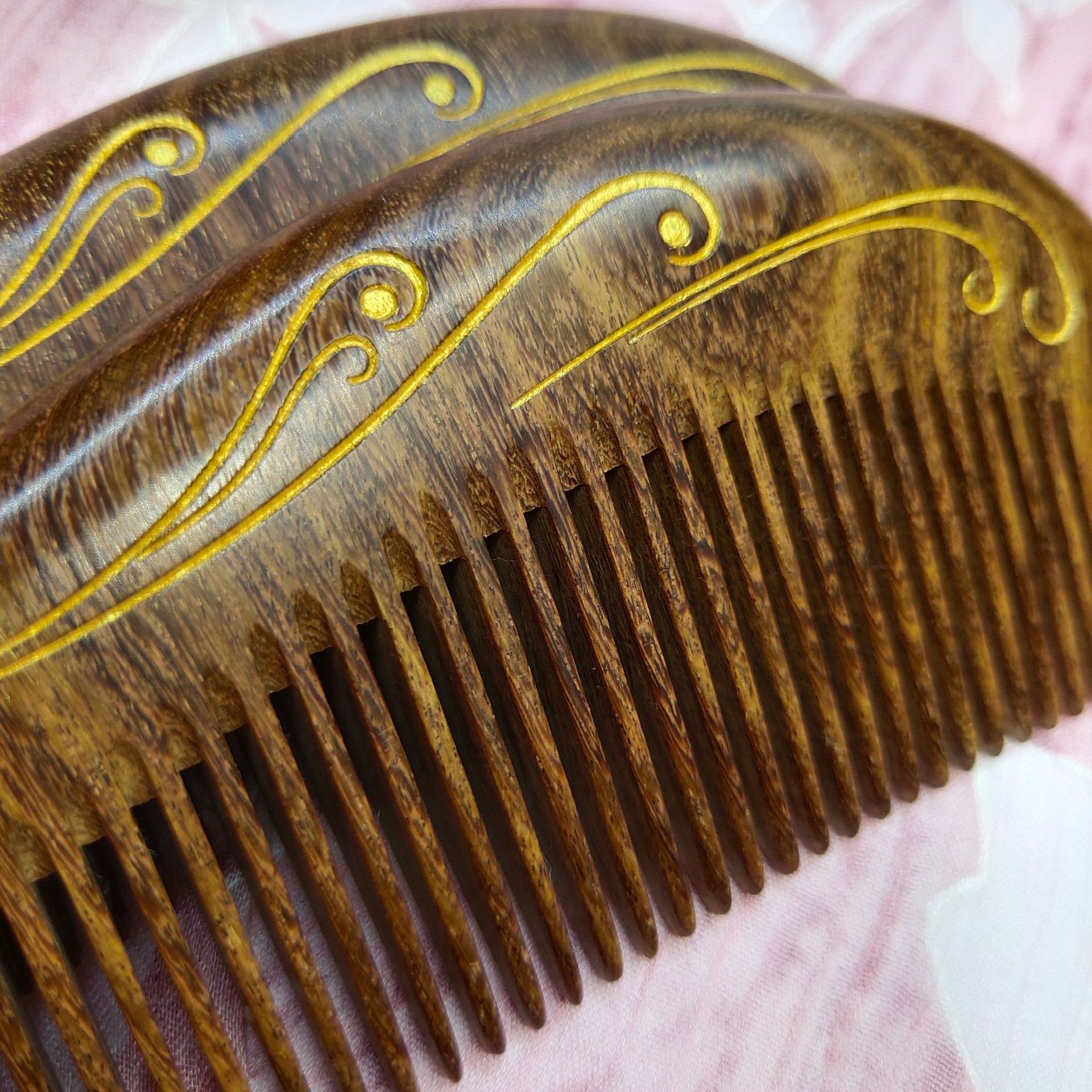 厂家直发黑金檀木梳子刻花凤凰古典小梳子免费刻字及logo新款木梳