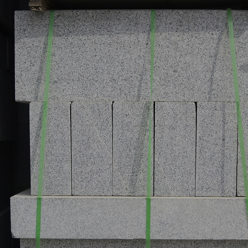 现货芝麻灰平石花岗岩地铺芝麻灰侧石可定灰麻石路沿石图