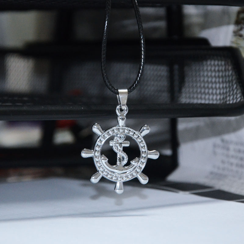 蹦迪潮男潮女百搭锁骨链海军风船舵项链钛钢日系韩版情侣吊坠一对