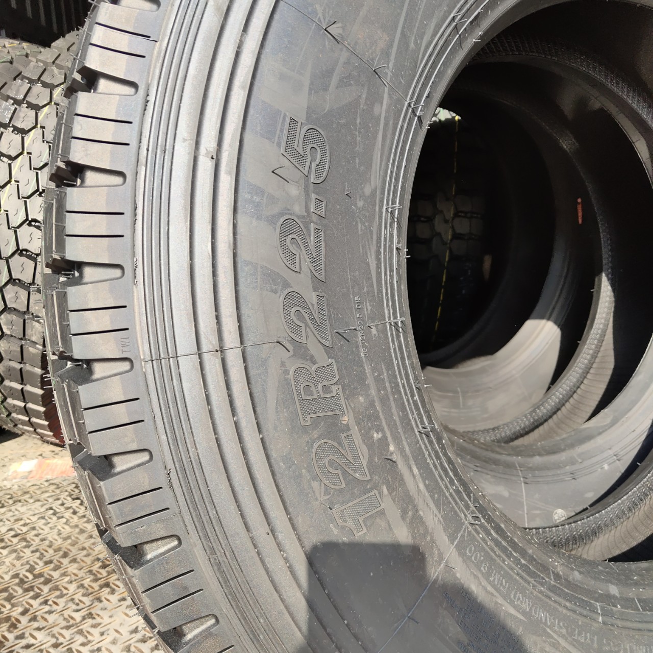 真空胎 羊角花纹 12r22.5 钢丝胎 gold shield 厂家直销 包运费