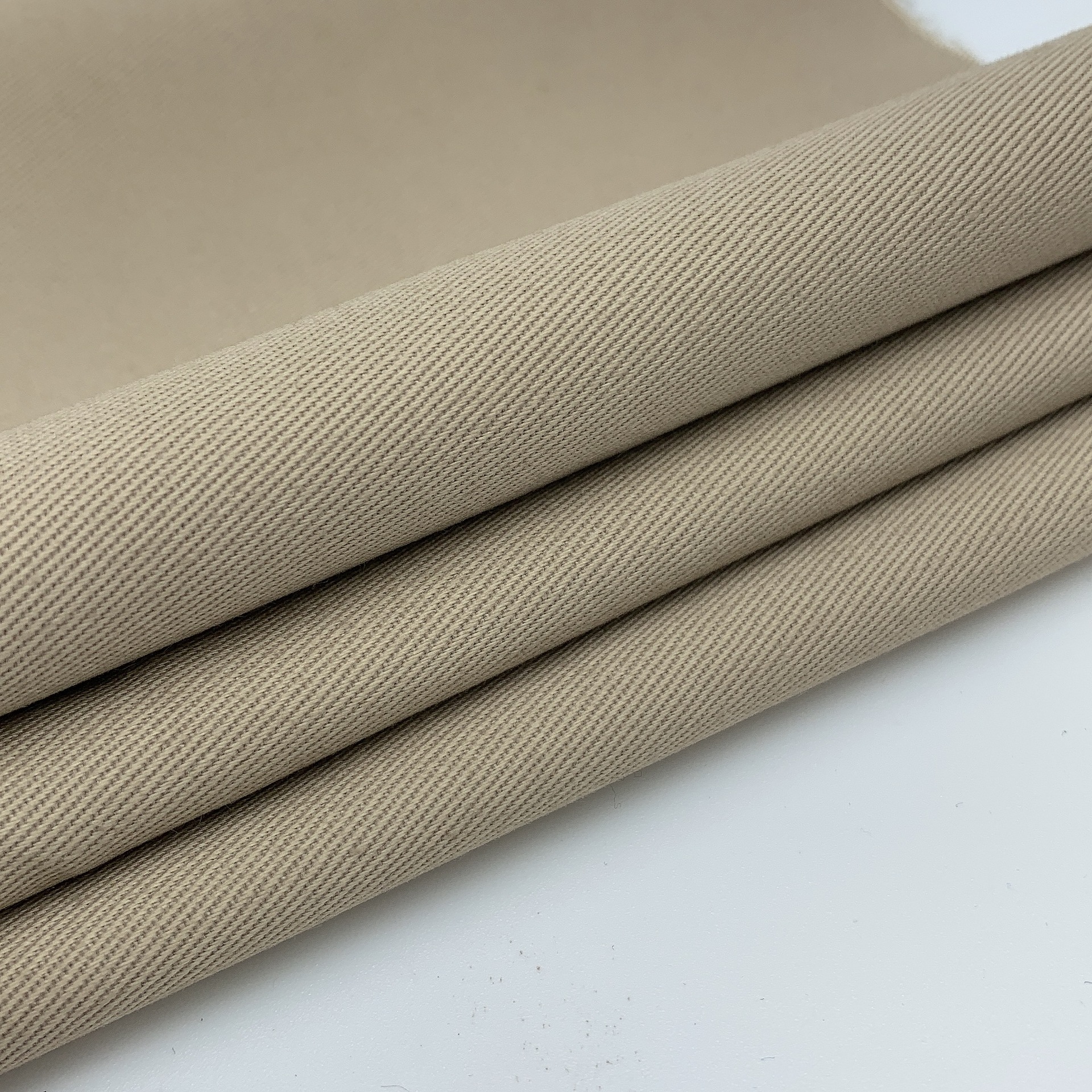 加厚纱卡斜纹布工作服面料现货供应工装秋冬面料涤棉面料