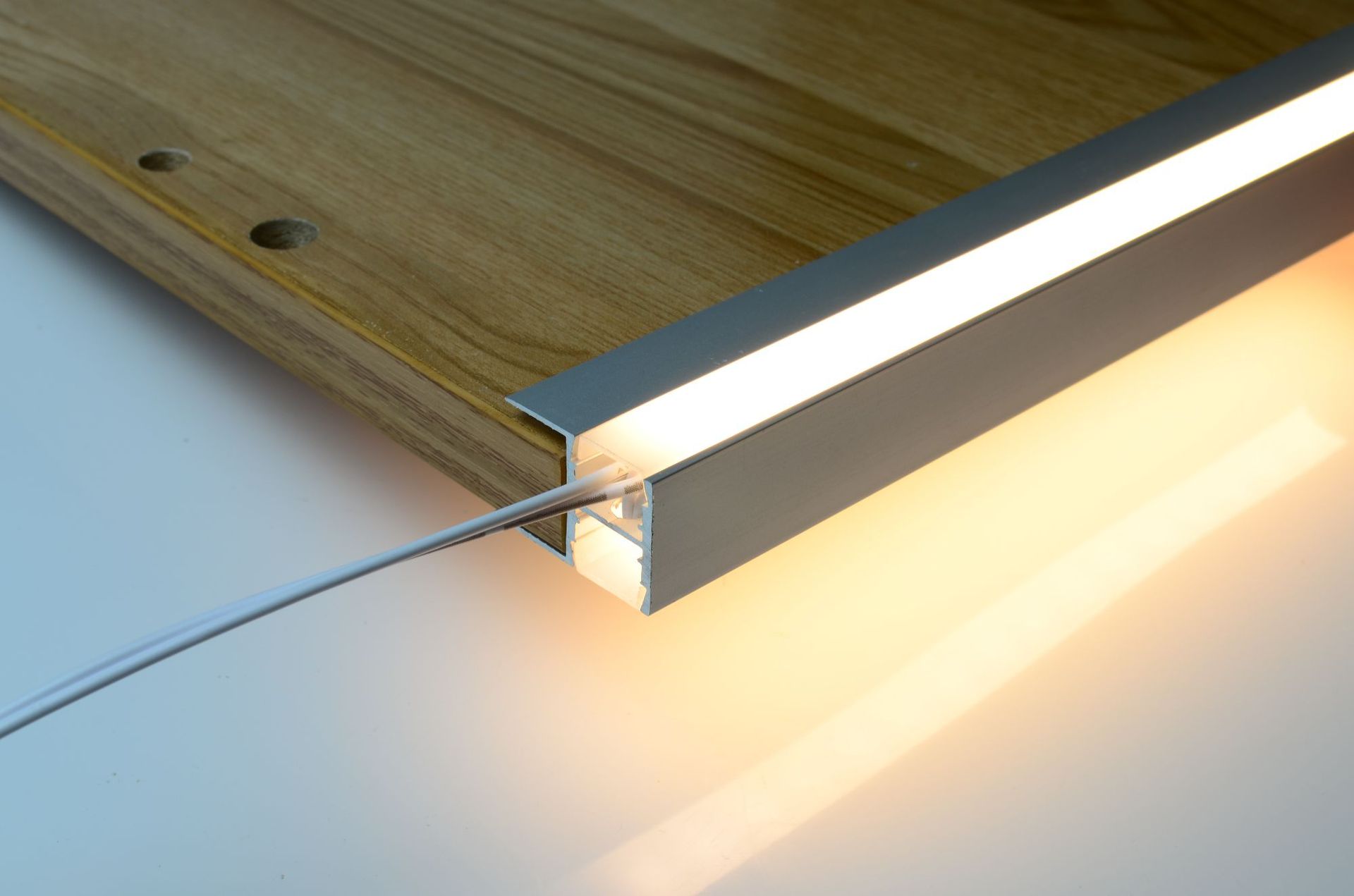 工厂直销led上下发光层板灯直接卡18mm层板木板安装 尺寸任意定制