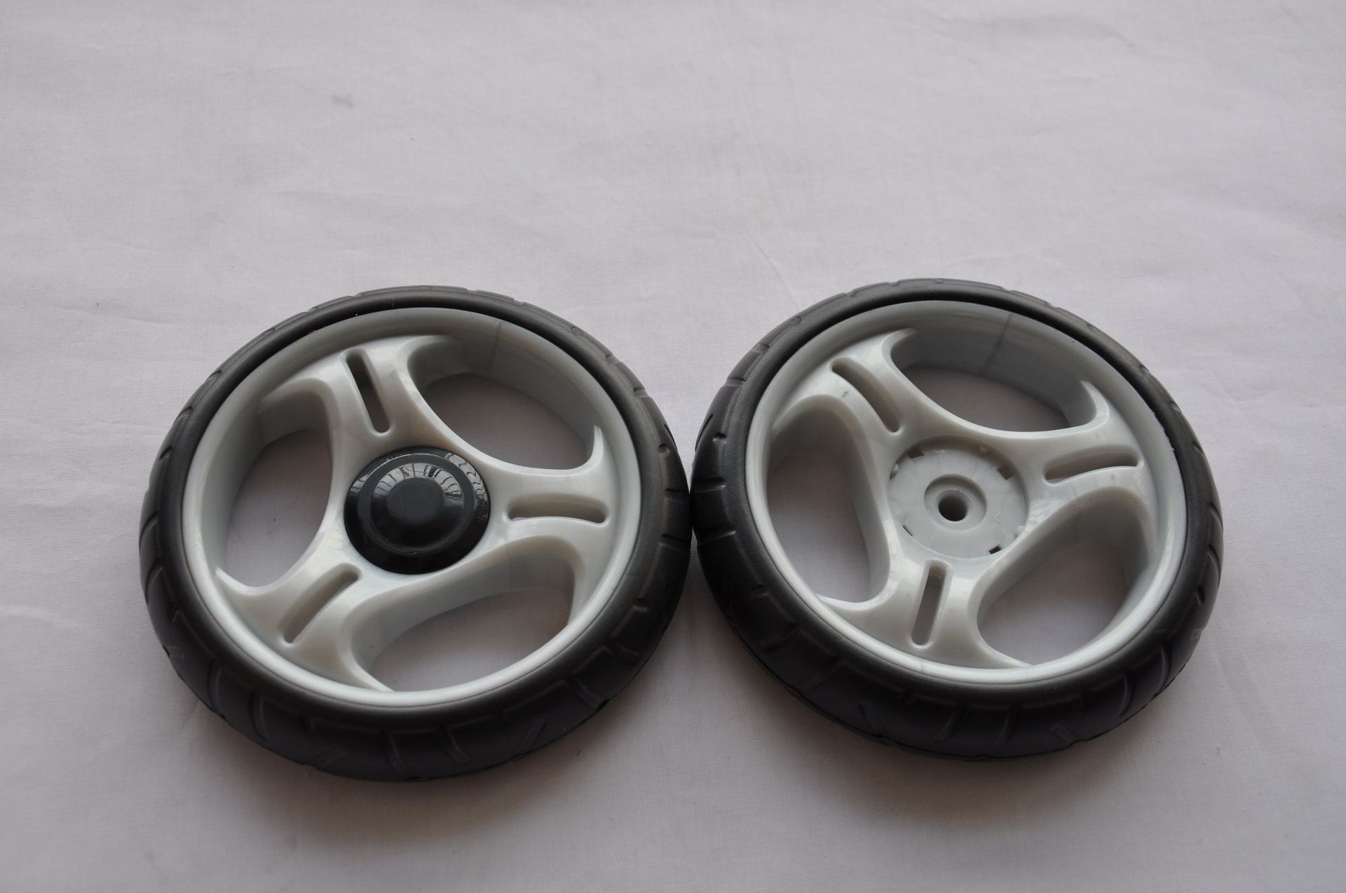 75eva发泡轮子 儿童玩具车轮 行李推车轮子相似店铺>进入本店铺>厂房