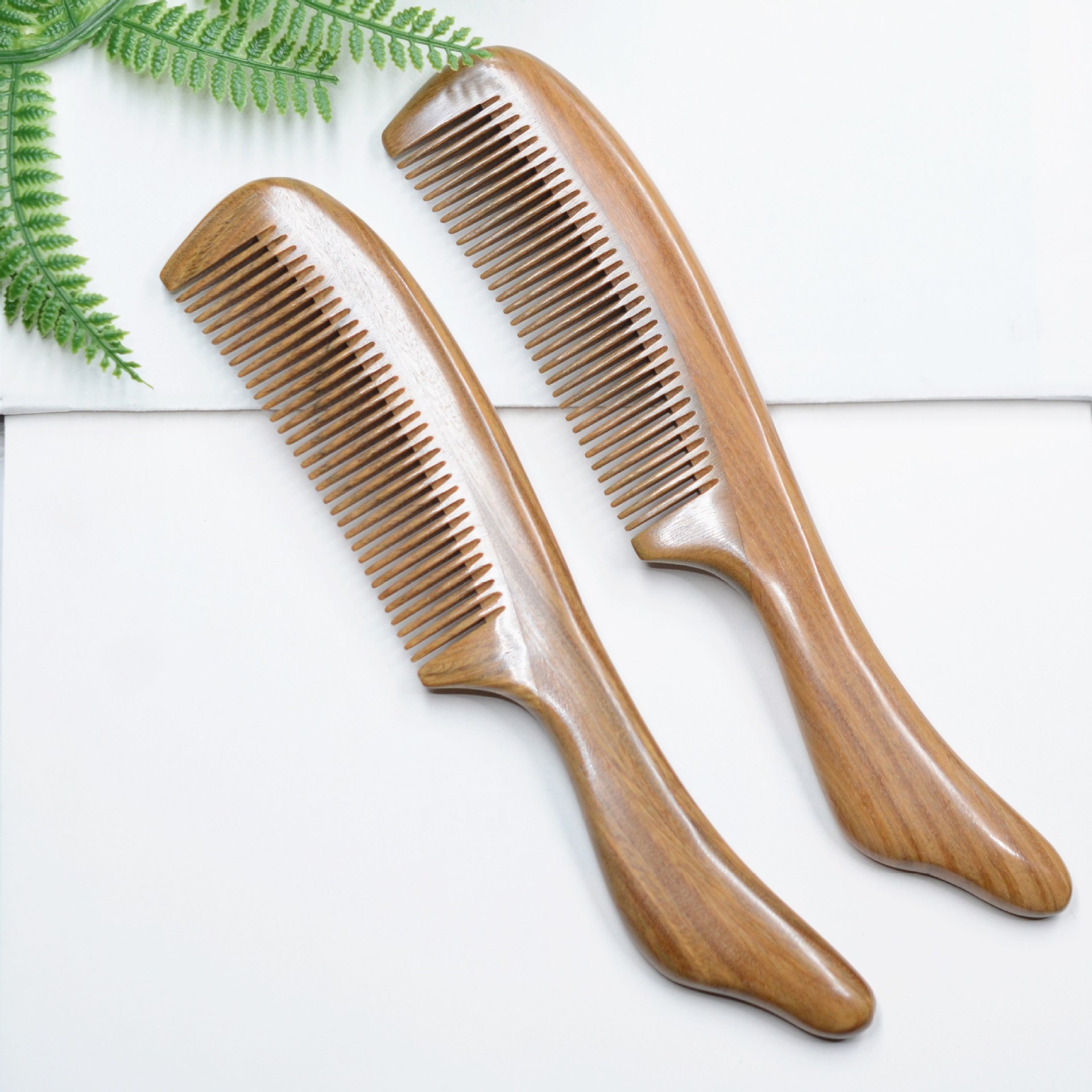 厂家直销现货云衡大号精品长尾檀木梳子木质梳子手柄绿檀木梳批发