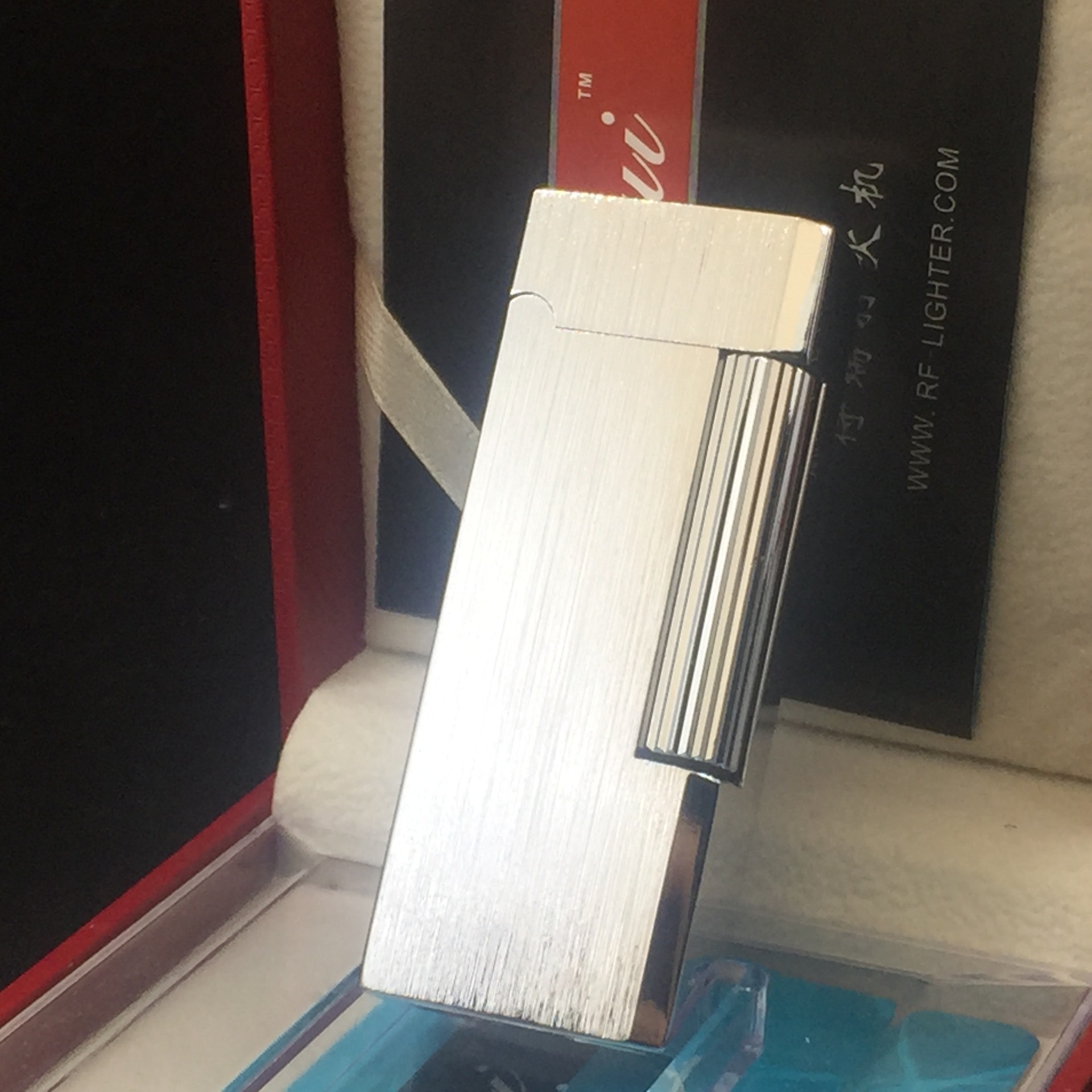 礼盒装德瑞银拉丝窄版砂轮火石打火机