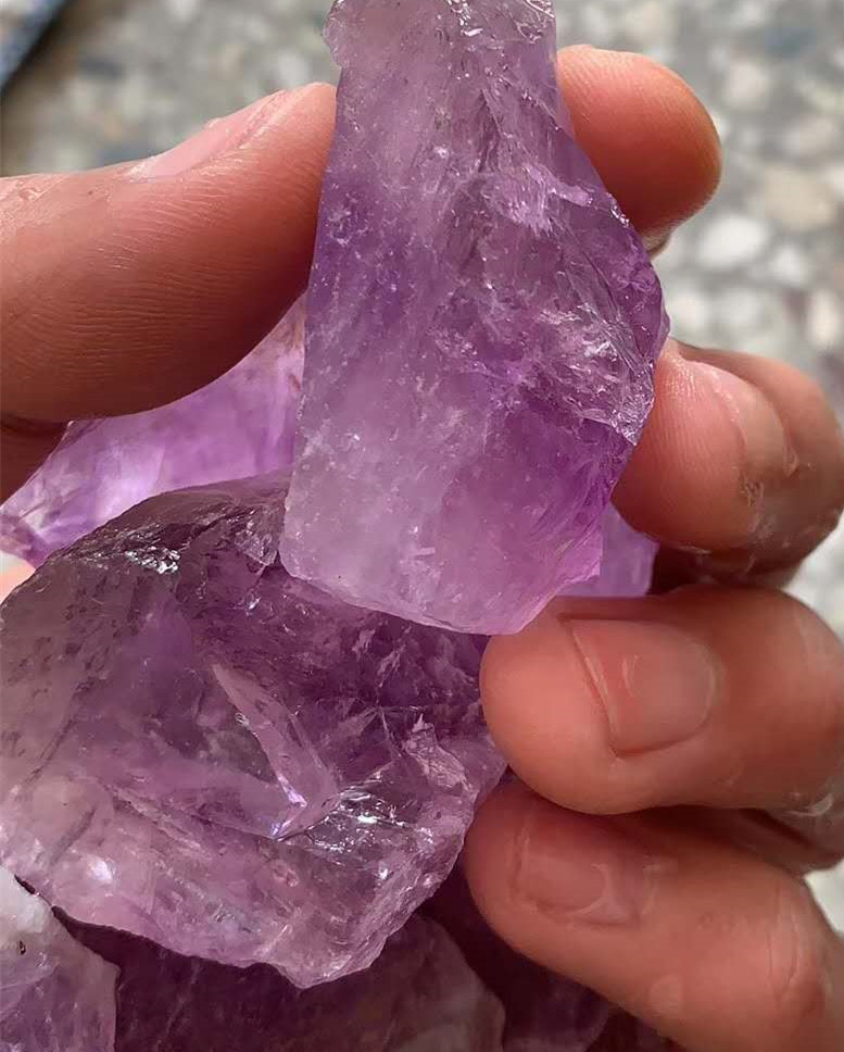 厂家批发紫水晶原石紫水晶碎石原石大颗粒装饰紫晶原石