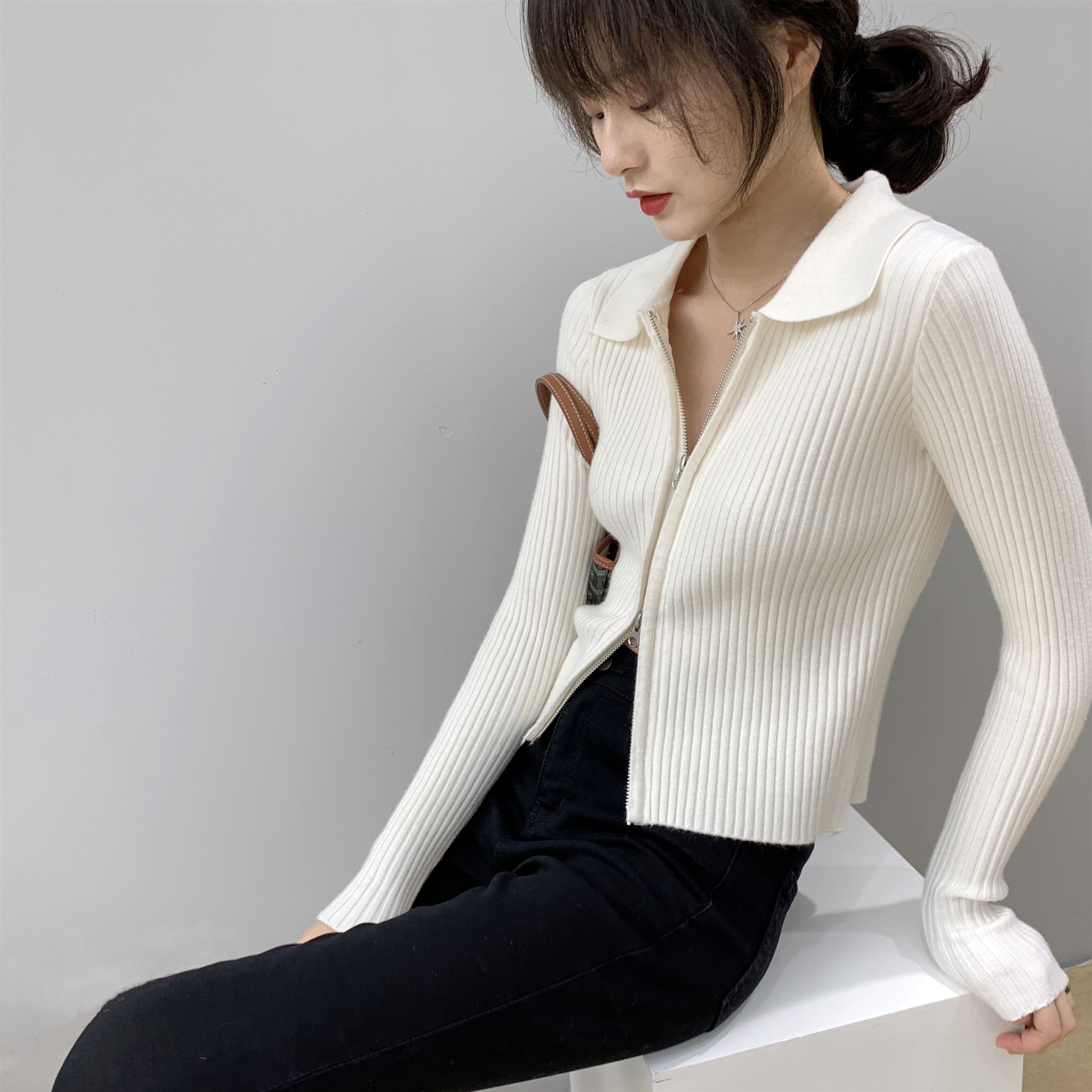 嘉织8-8060 翻领厚款毛衣外套 2021秋高街女孩穿搭复古性感港风