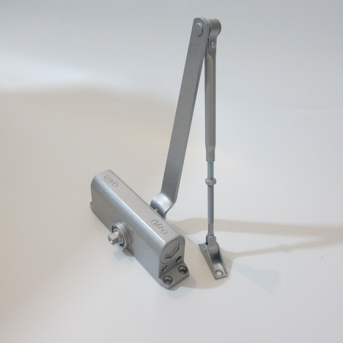 适应门重量:80-105公斤 适应门宽度:800-1100         闭门器