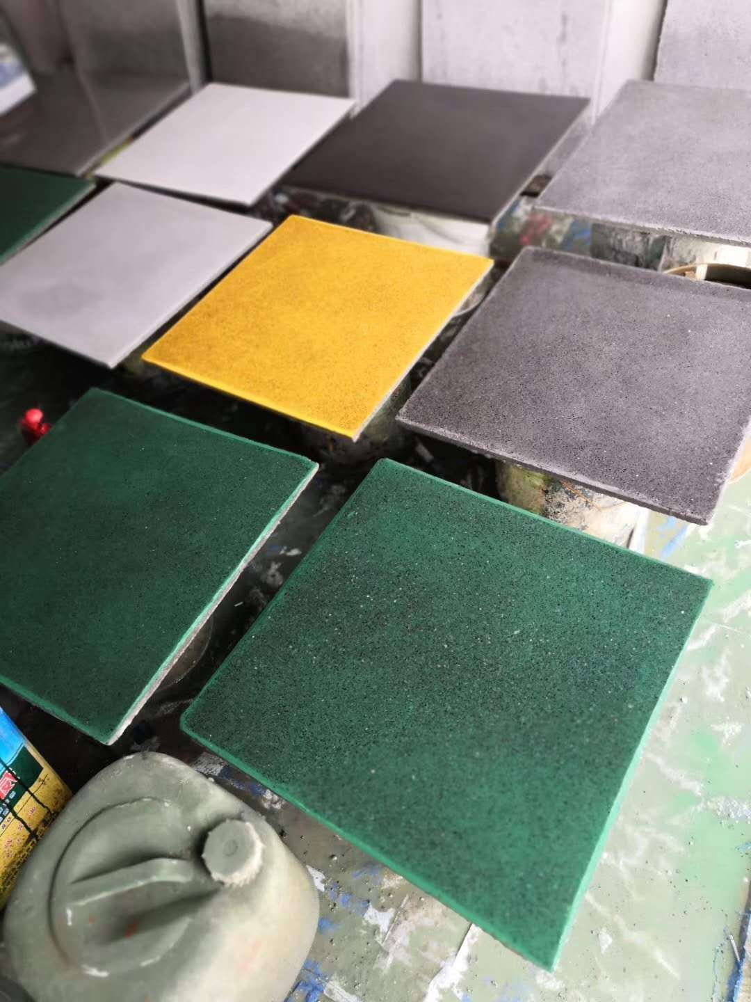 重庆金刚砂厂家耐磨地坪地坪耐磨材料绿色金刚砂本色金刚砂