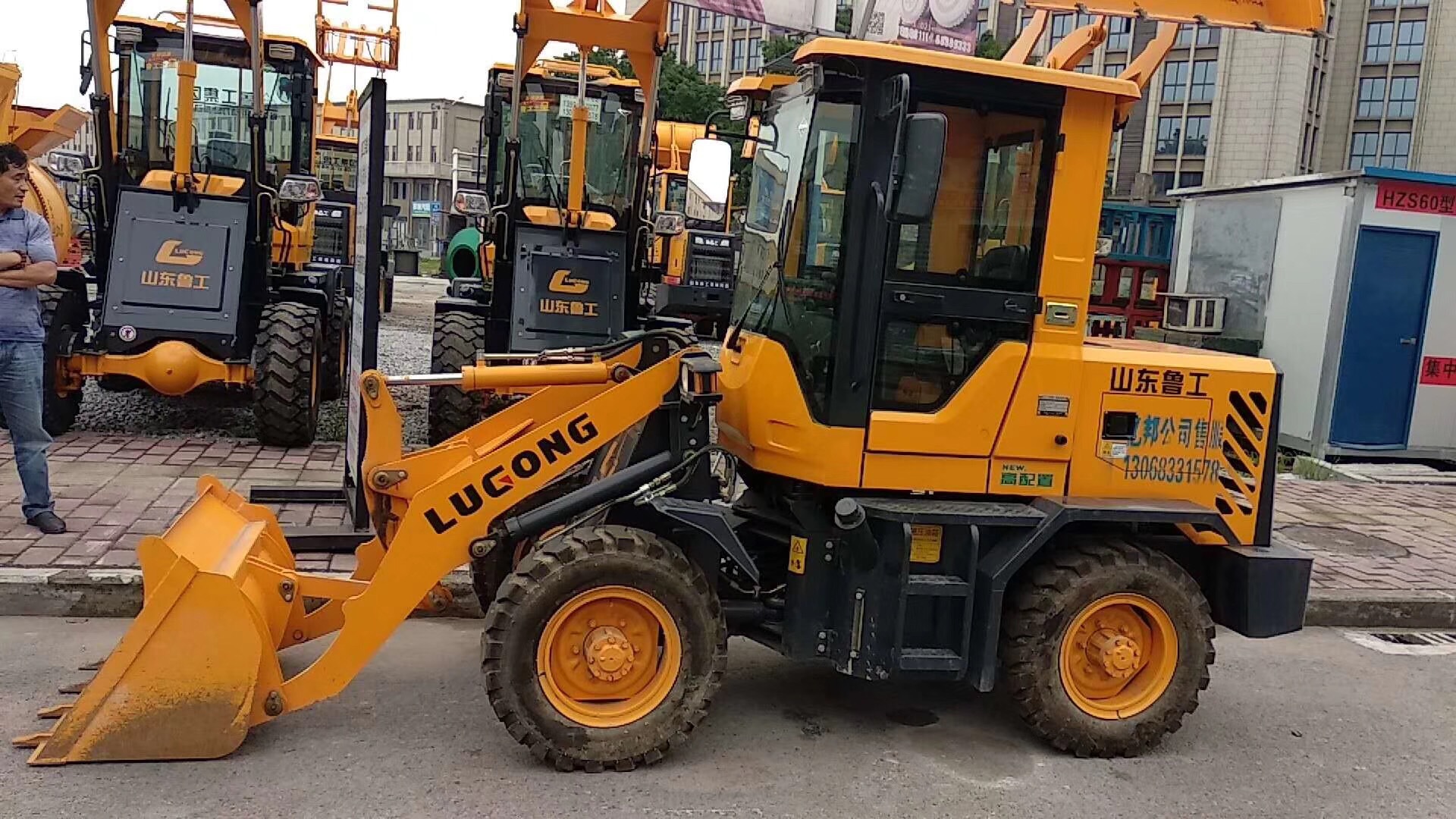 林三立批发小型装载机 四驱自动档铲车 农用 建筑工地小铲车