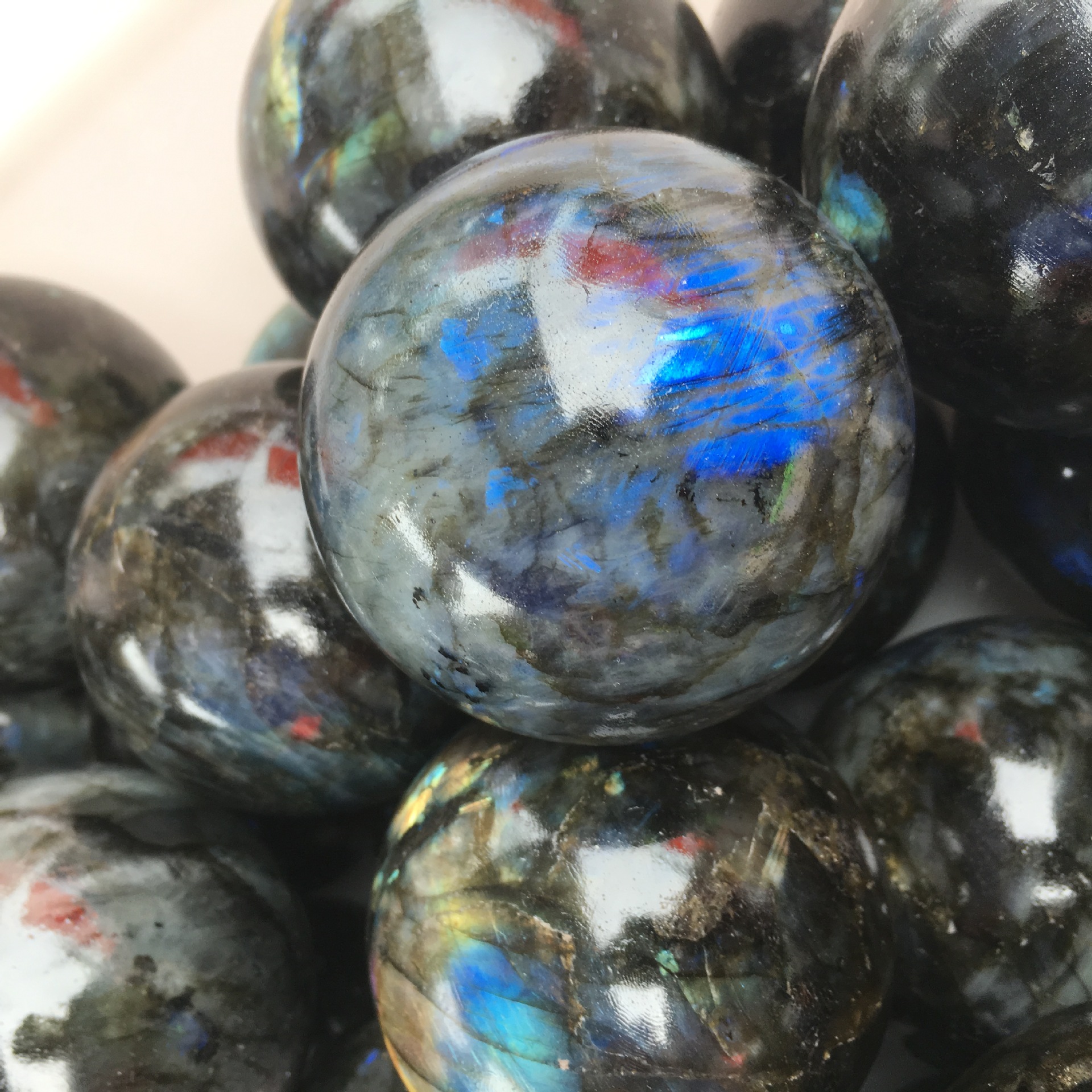 天然水晶球 天然拉长石球 原石打磨 灰月光风水球摆件