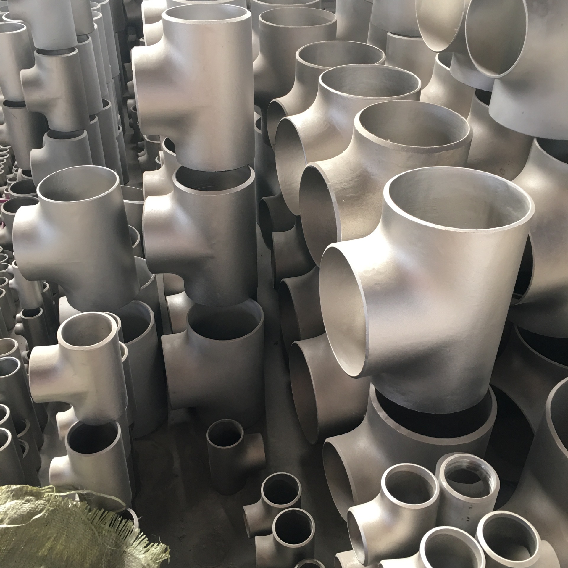 厂家直销 国标不锈钢304/316l焊接三通 无缝等径三通对焊异径三通