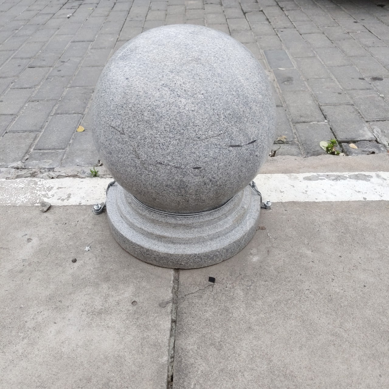 西北陕西西安直卖花岗岩石材隔离桩阻车石防撞柱车止石柱桩墩子