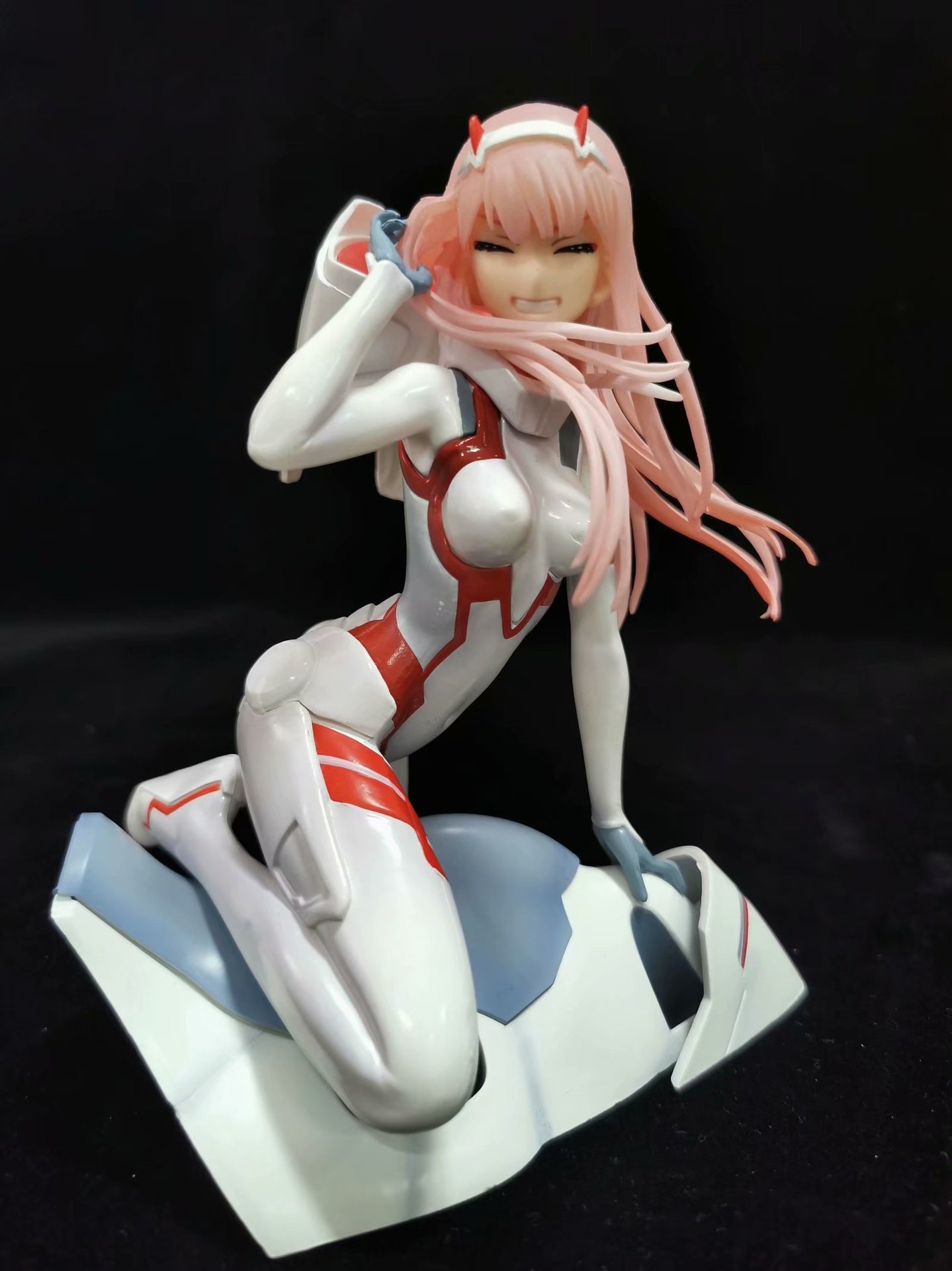 芸祥社 寿屋darling in the franxx 国家队 零二 02 两色限定手办