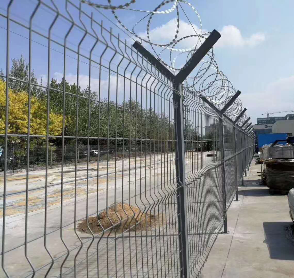 东莞厂家现货刀片刺绳护栏网围墙带刺铁丝网不锈钢蛇腹形滚刀刺绳