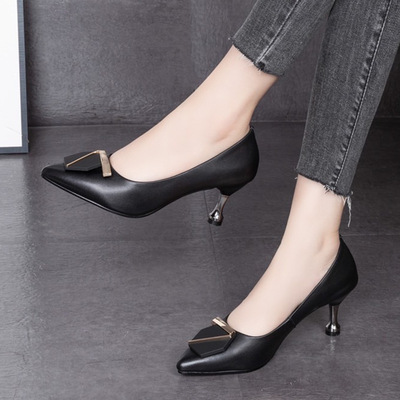 单鞋女真皮中跟春秋浅口细跟小皮鞋2020秋季新款百搭方扣套脚单鞋