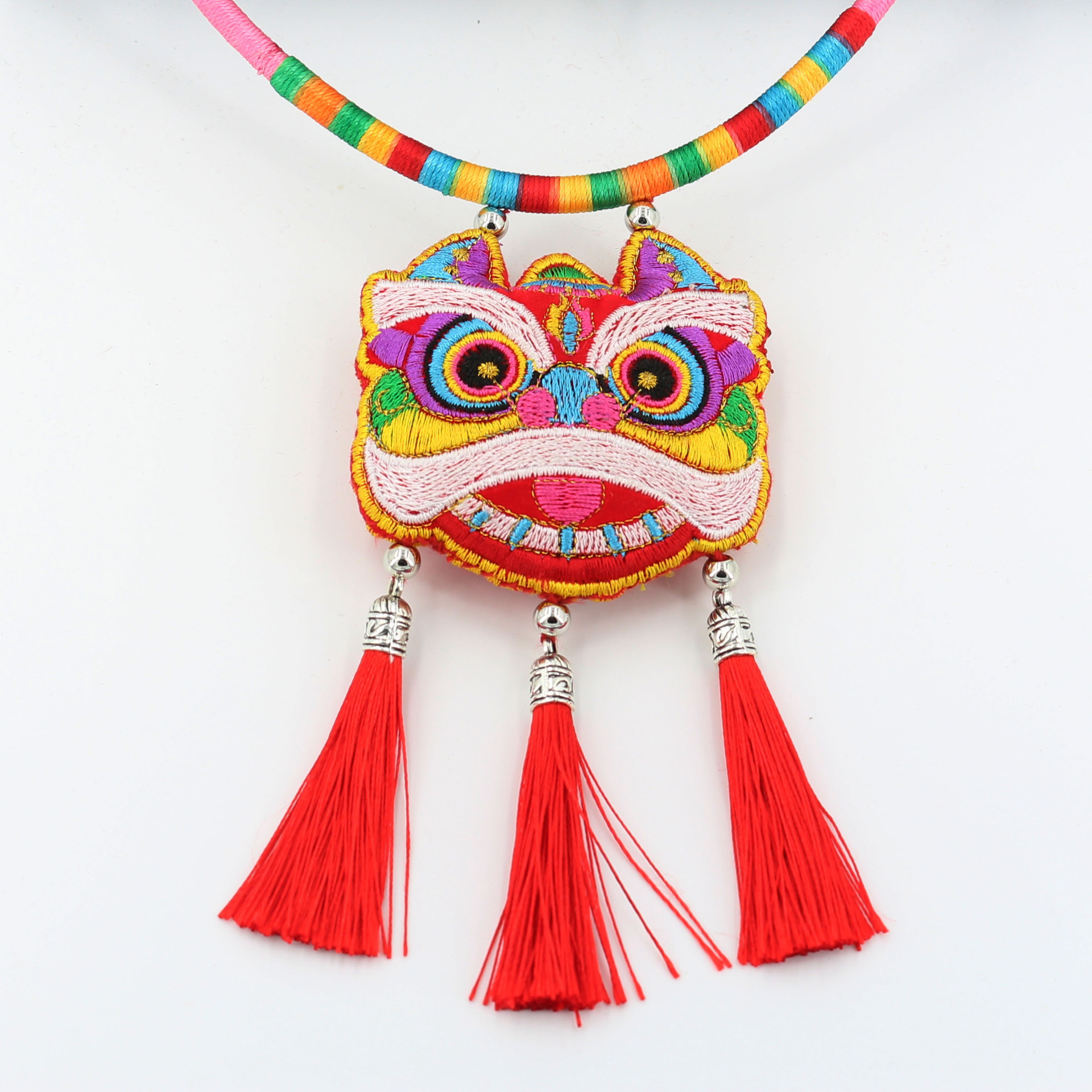 国潮醒狮宝宝唐装配饰项圈双面刺绣手工缝制狮子挂件抓周民俗工艺