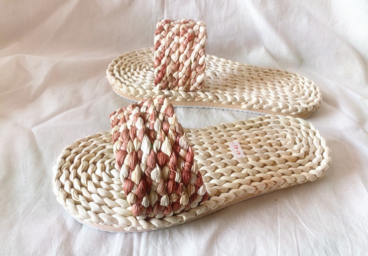 日系复古编织一字拖玉米皮草鞋男女居家室内透气按摩家居鞋沙滩鞋