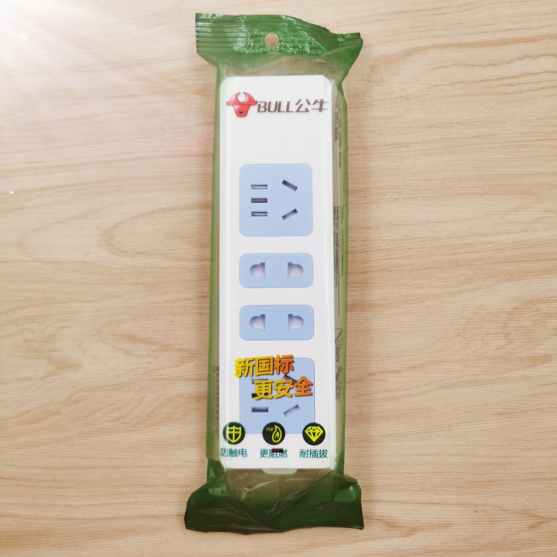 无线公牛插座101 4孔 2500w家用排插 电源插板 无线拖线板