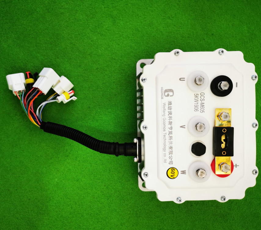 四轮电动车用交流电机控制器