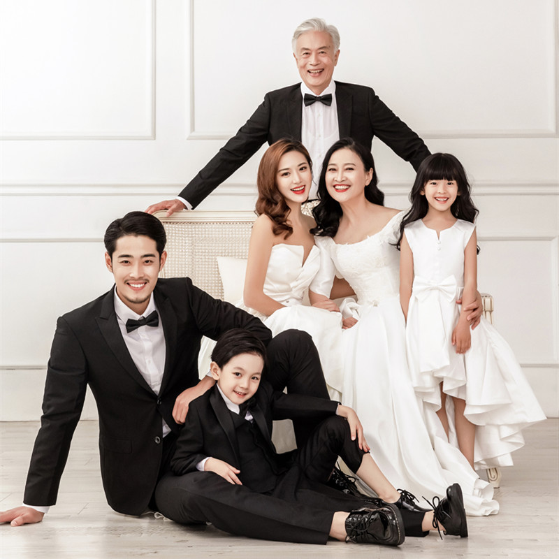展会新款影楼摄影亲子主题服装一家六口全家福拍照英伦风礼服套装