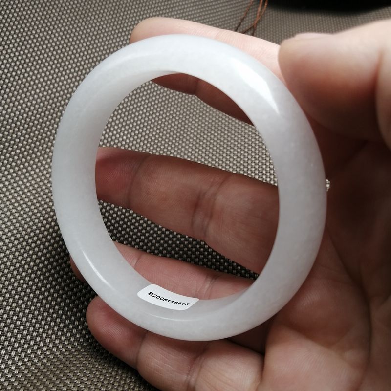 天然汉白玉女款玉镯碳酸盐质玉女士白玉手镯子老年玉器会销礼品