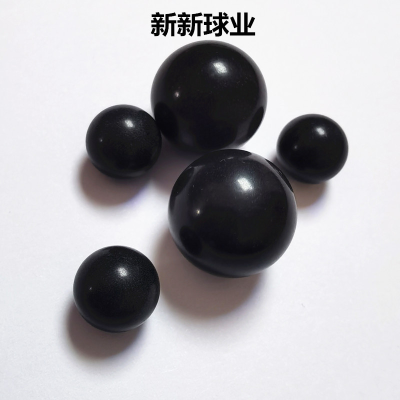 pom实心球黑色