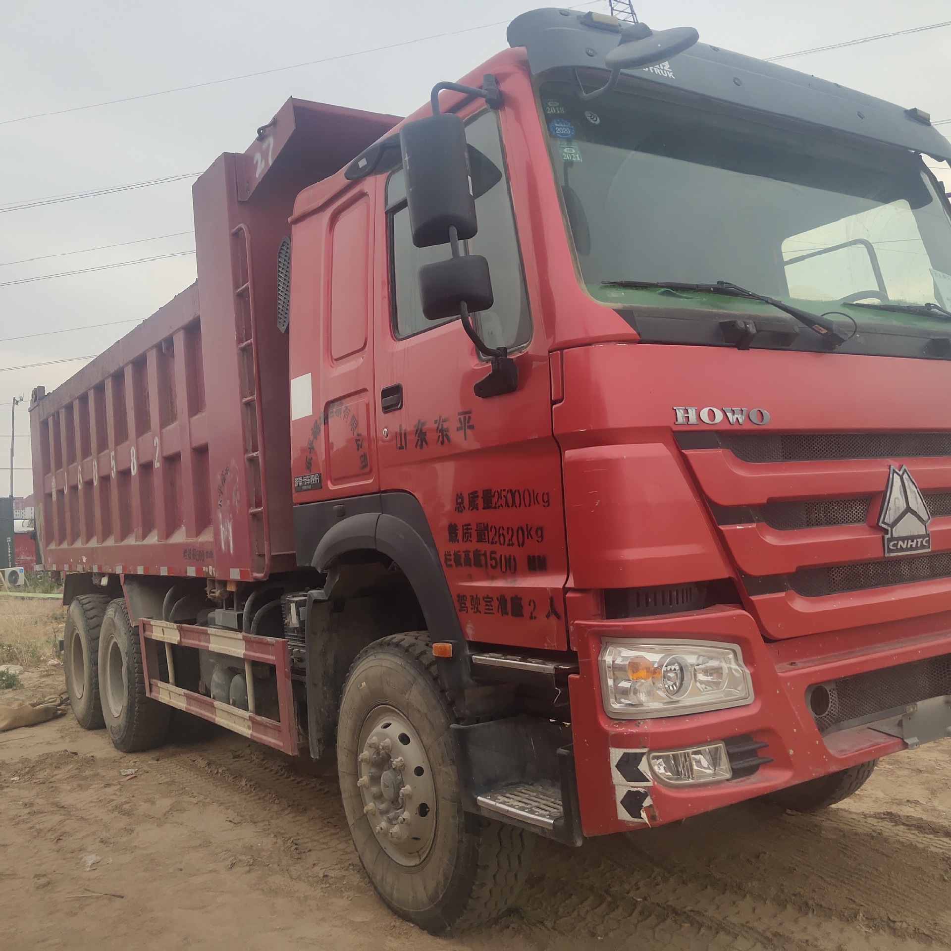 滨州二手豪沃红色环保型后八轮自卸车 二手渣土车城建型翻斗车