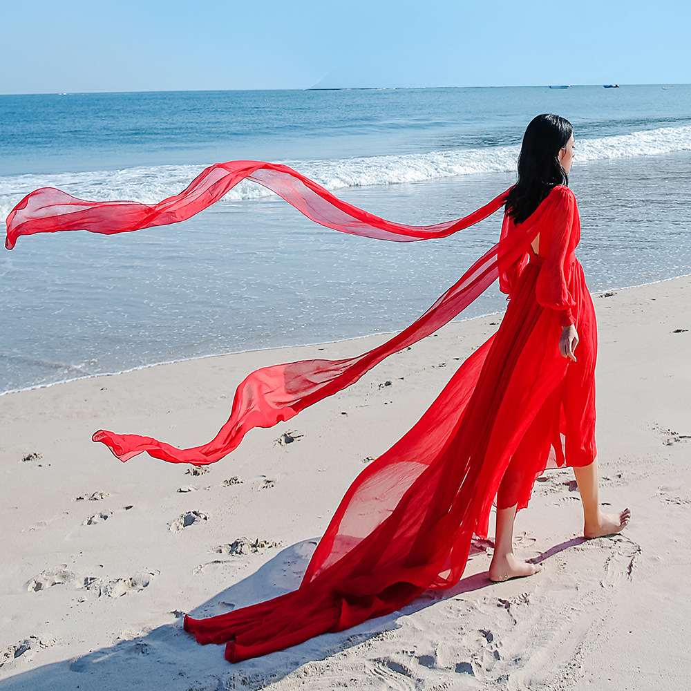 三亚青海沙滩裙超仙海边度假年会礼服红色大拖尾沙漠长裙飘逸拍照