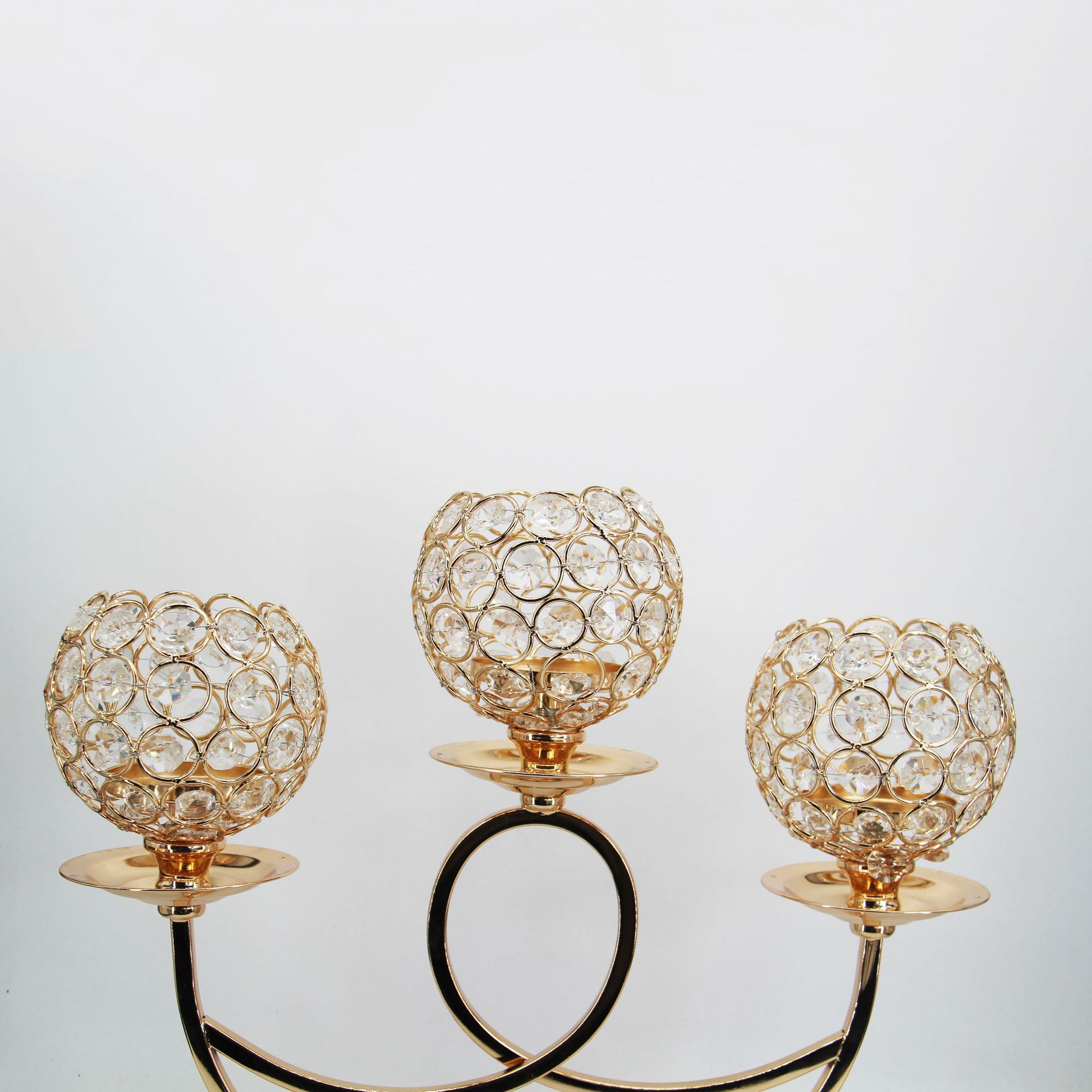 欧式金属工艺品创意复古3头烛台婚庆道具镂空铁艺摆件