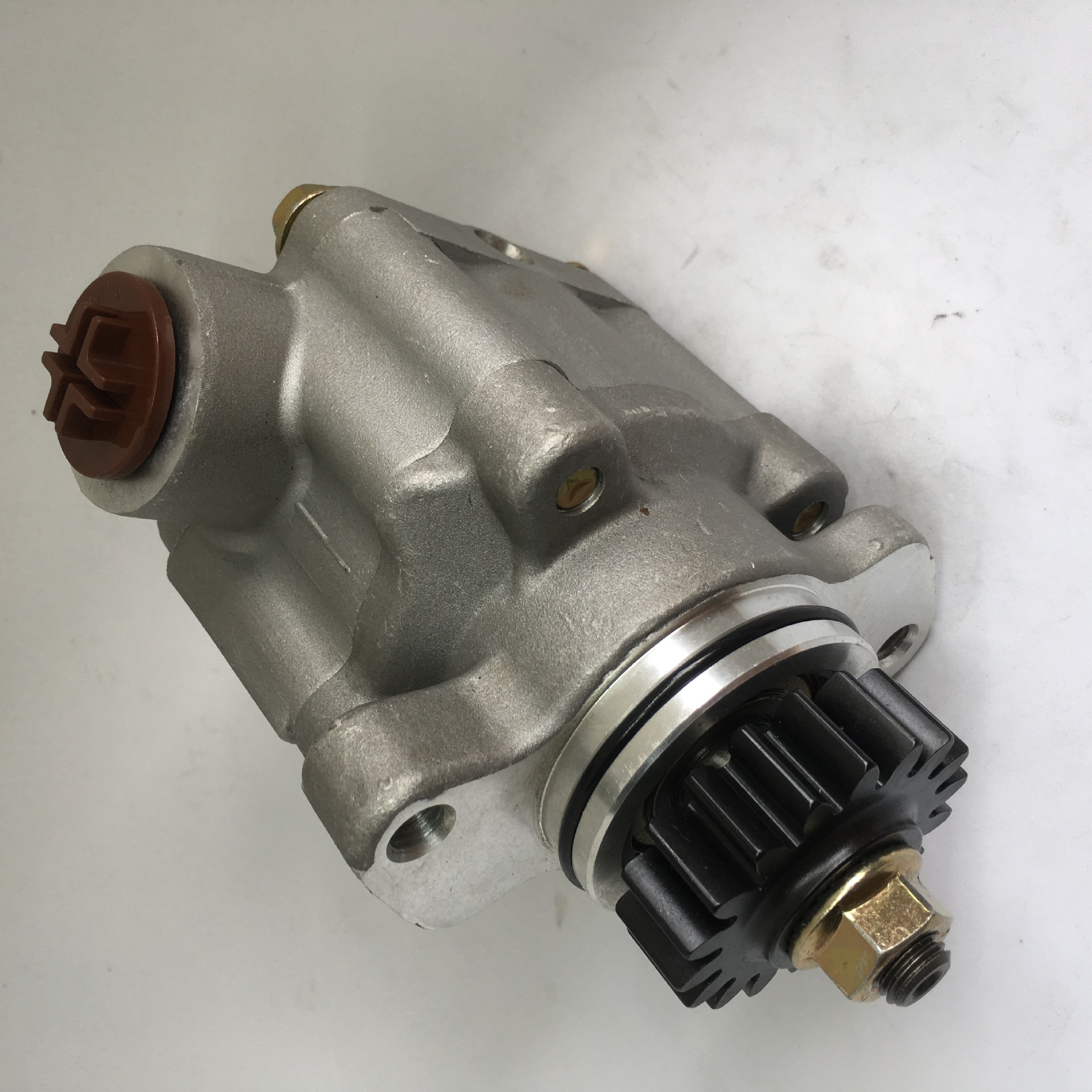 源头厂家欧系重卡cf75 cf85 xf95 液压转向助力泵带齿轮 1375508