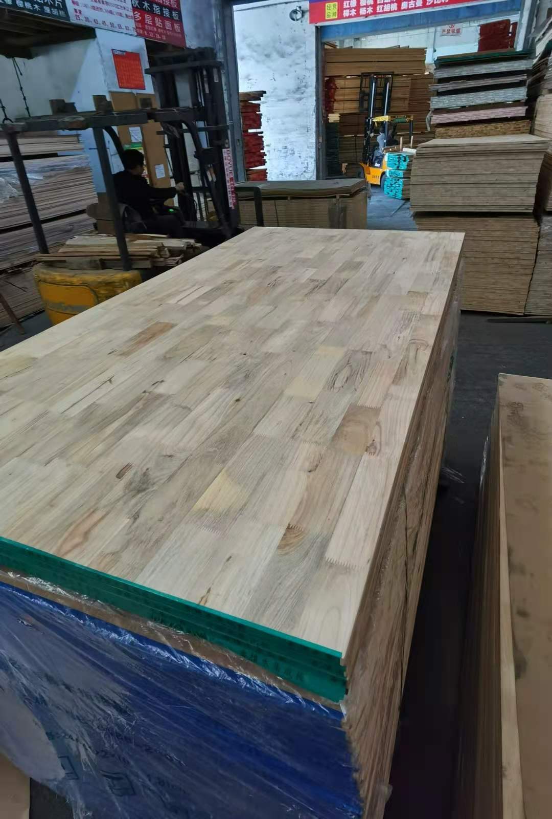 厂家现货香樟木指接板单面结巴板规格齐全集成板材实木板