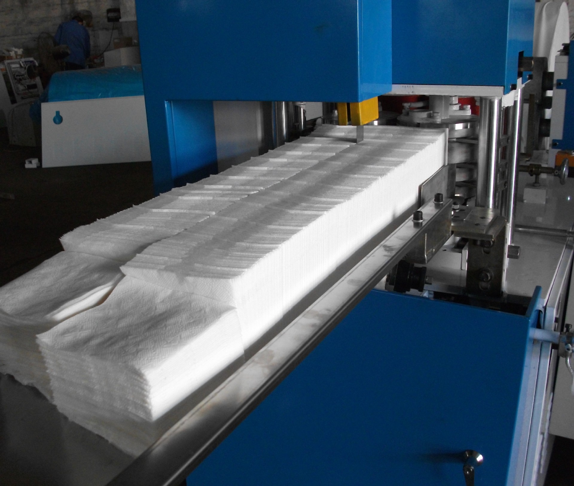 180mm多功能无印刷餐巾纸压花纸折叠机钱夹纸机纸巾生产线