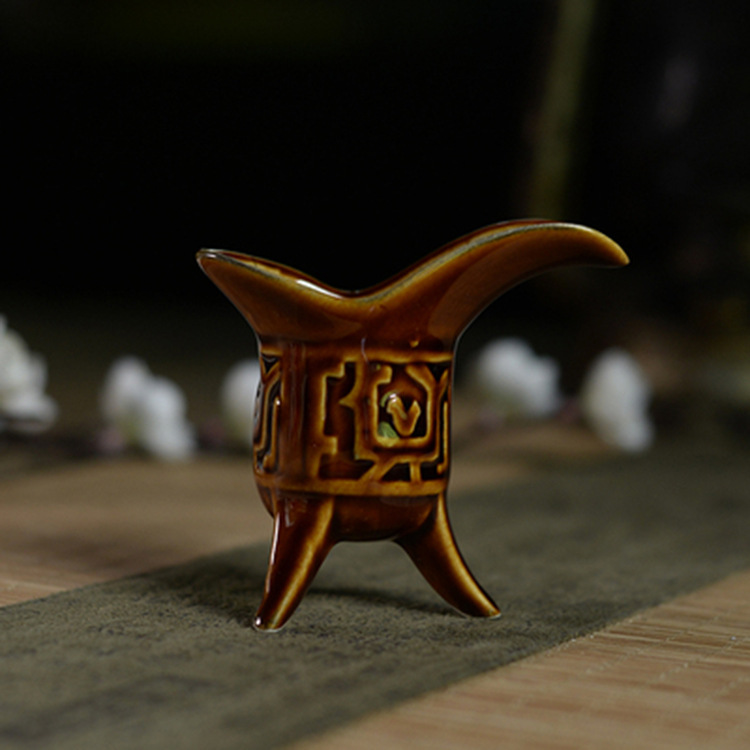 三足鼎酒杯仿古陶瓷酒杯爵杯白酒酒具套装酒盅清酒烈酒高脚杯古代