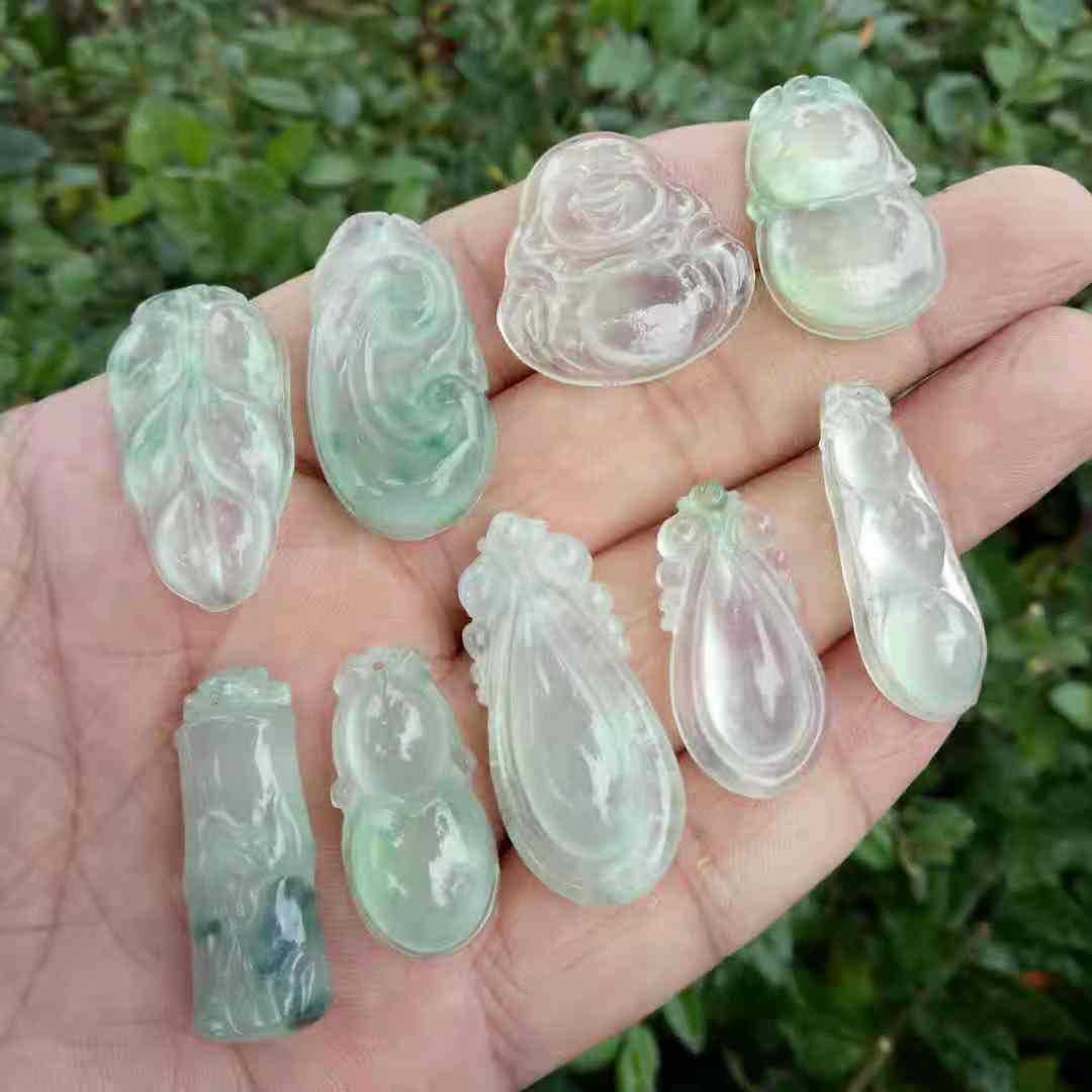 玉器批发巴山翡翠吊坠冰透水润翡翠玉佩 玉石多款选择挂件