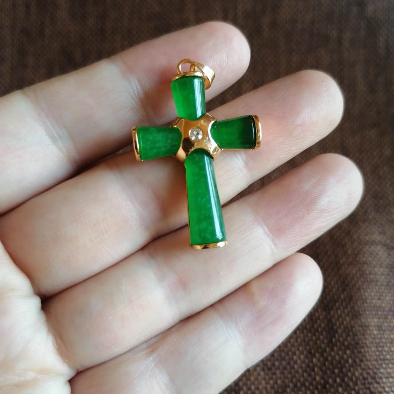 缅甸满绿翡翠色十字架吊坠925银镶嵌祖母绿翡翠色十字架男女款