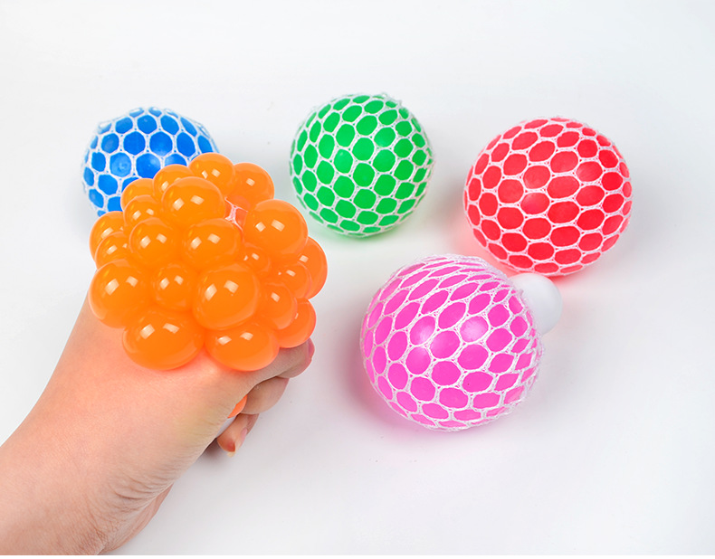 供应新款发泄解压玩具减压捏捏乐带盖水晶果胶葡萄球厂家直销