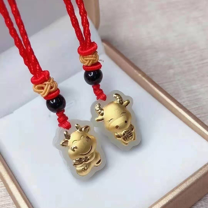 金镶玉福牛吊坠天然和田玉镶足金财牛挂件公司保险年会活动礼品