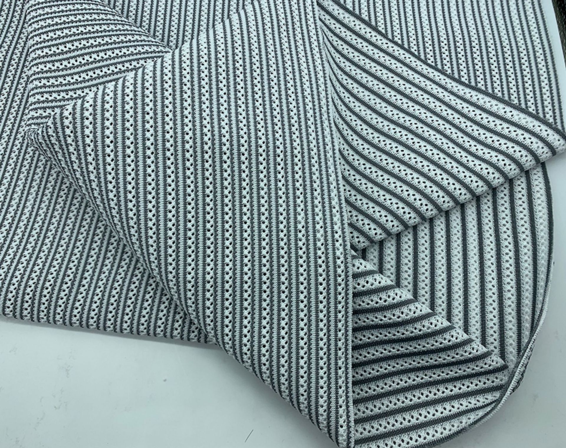 春夏3d飞织面料挑孔透气环保晋江直销小批量定制色织针织鞋材布料