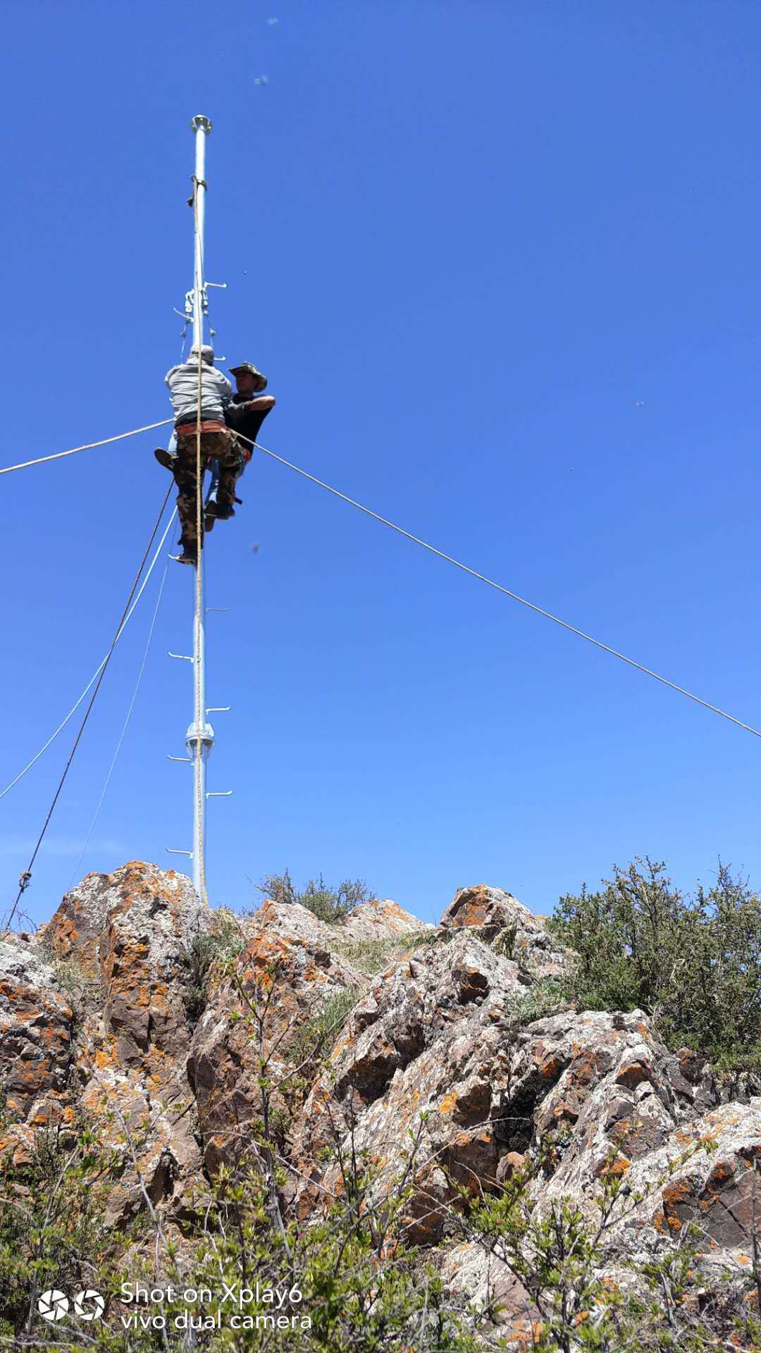 通讯塔厂家楼顶桅杆楼顶附墙抱杆5g联通5g移动5g电信楼顶配重桅杆