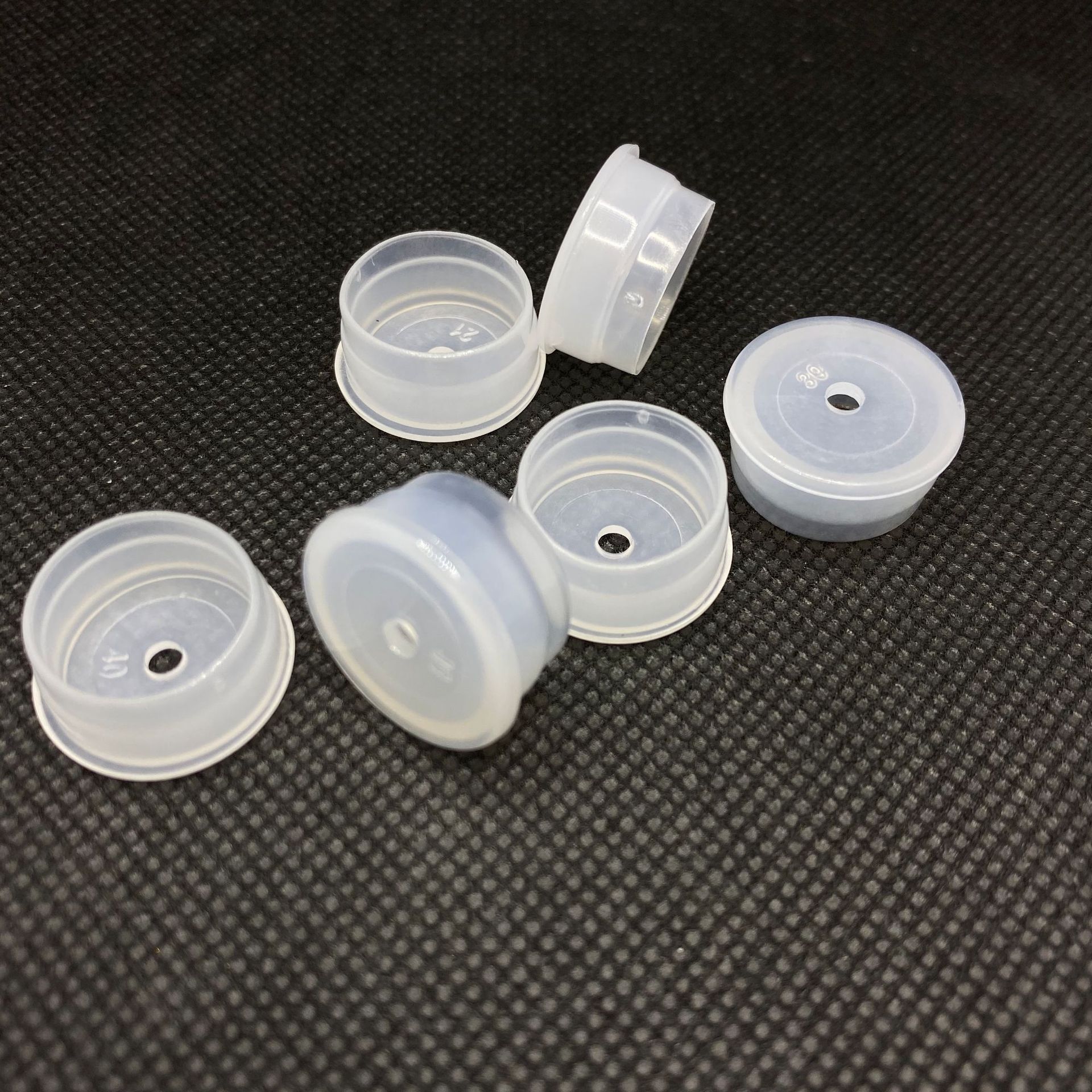 供应24牙口瓶子塑料有孔防漏pe内塞 爽肤水化妆塑料瓶塞 外径19mm