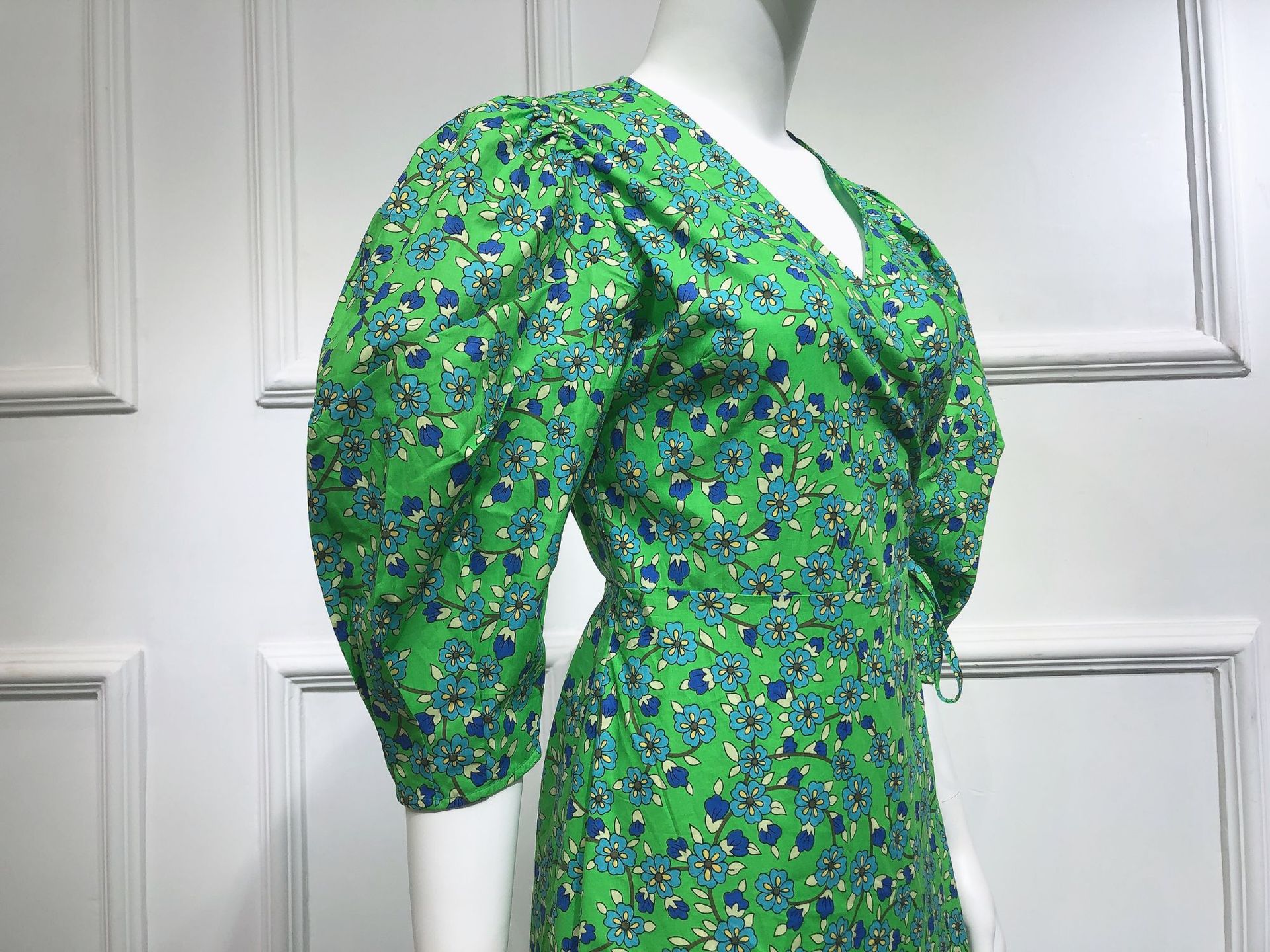 【现货】网红mo&na法式复古碎花中长v领绿色碎花裙气质印花连衣裙