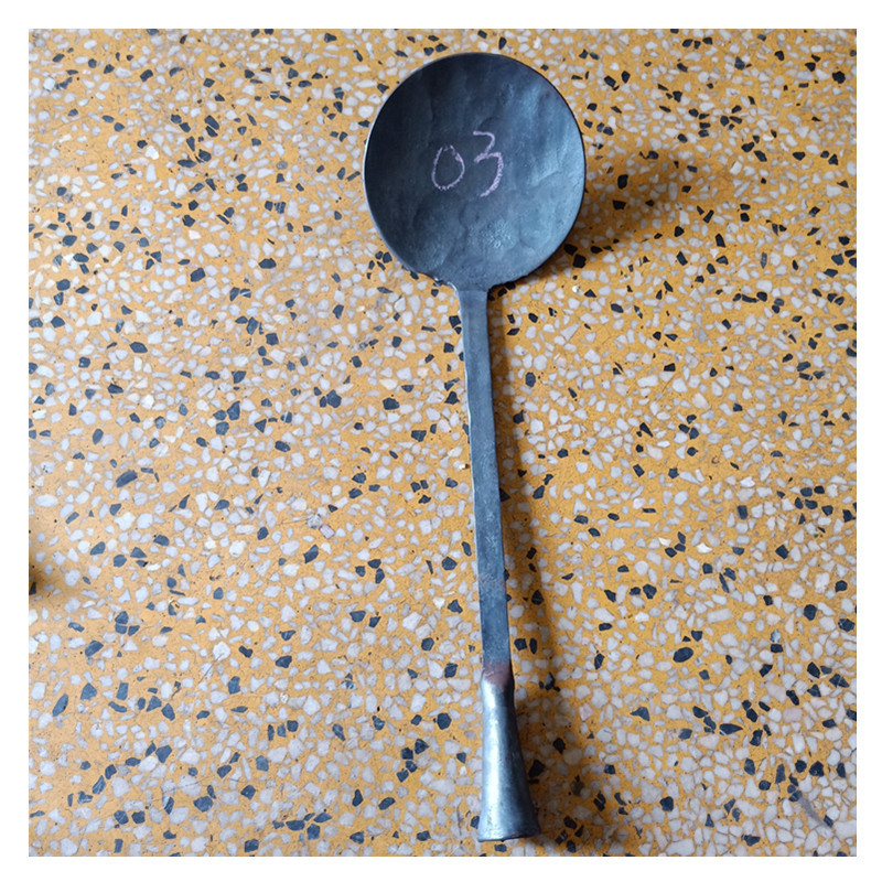 加工定制加厚熟铁锻打汤勺炒勺厨师老式大炒勺圆板圆柄铁柄