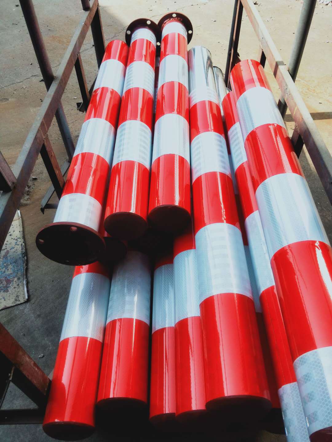 广东道口示警桩警示桩红白圆桩/警示标柱 镀锌管114桩管厚1-2mm
